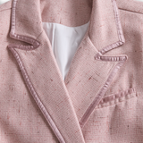 Chic Puha Rózsaszín Tweed Öltöny Nőies Szabással és Gyöngy Részletekkel 