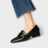 Monika – Öszvérek / Sapatos sem atacadores