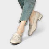 Monika – Öszvérek / Sapatos sem atacadores