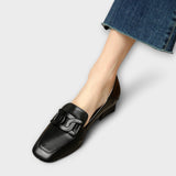 Monika – Öszvérek / Sapatos sem atacadores