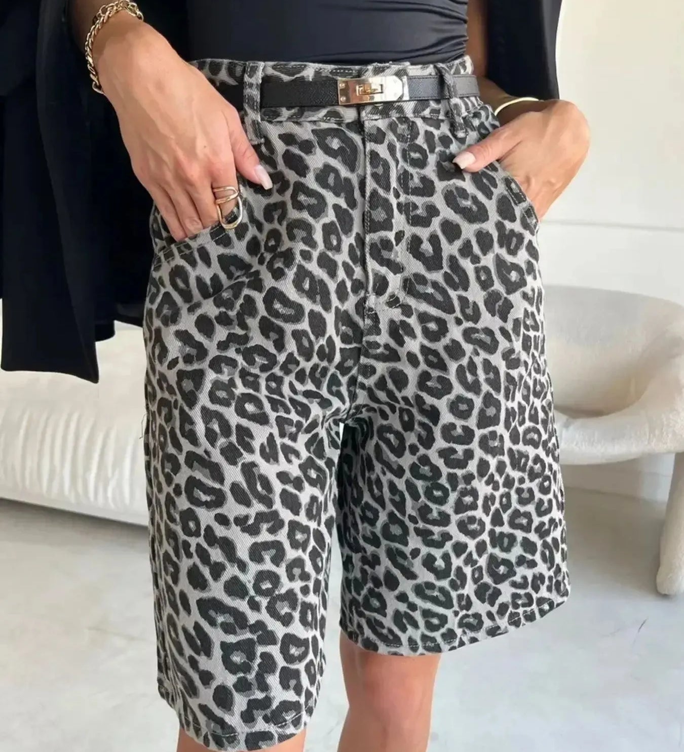 TRAUTE | Magas derekú, leopárdmintás, laza rövidnadrág