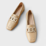 Monika – Öszvérek / Sapatos sem atacadores