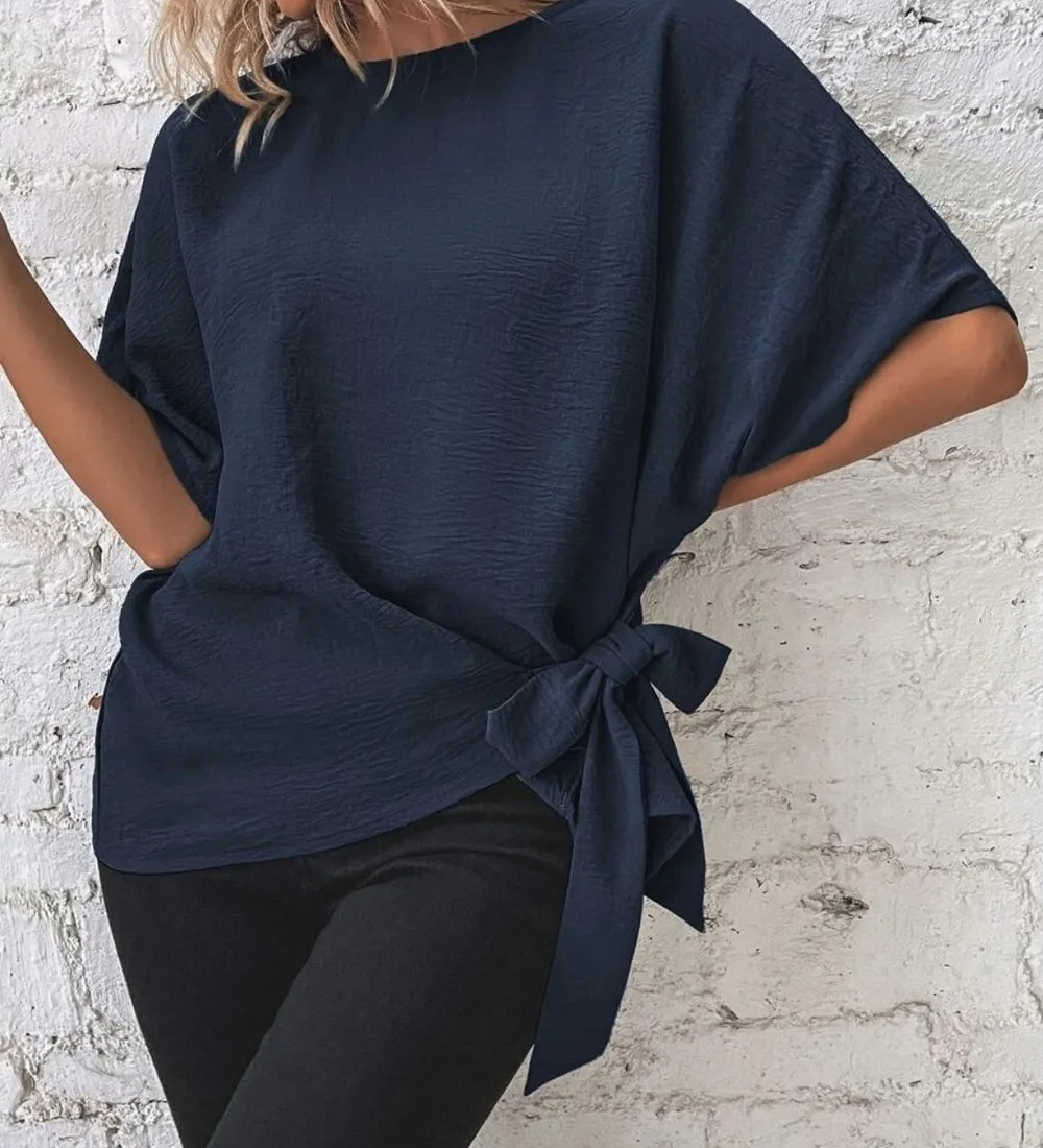 MAYA | Blúz csomóval, kerek nyakkivágással és félhosszú ujjakkal