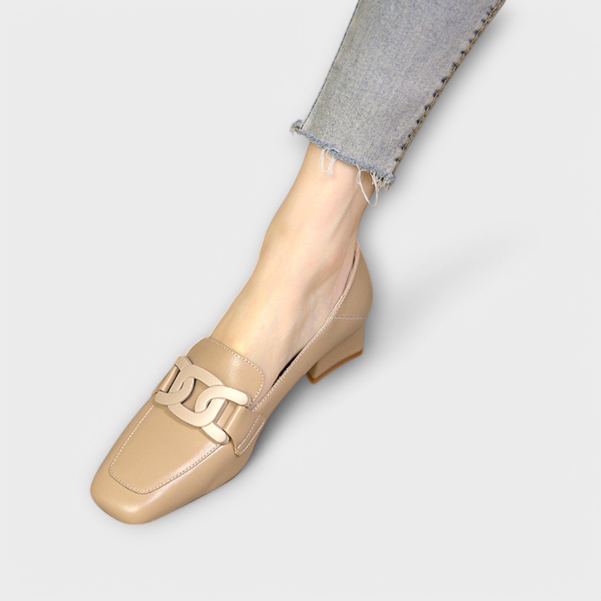 Monika – Öszvérek / Sapatos sem atacadores