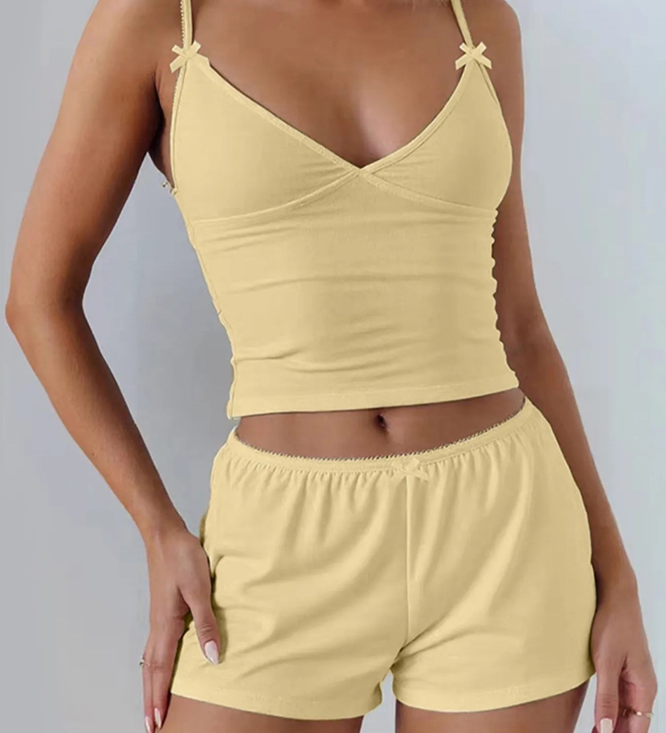 JANA | Kétrészes szett V nyakú camisole-lal és sorttal