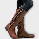 Lucía-Botins com atacadores elegáns