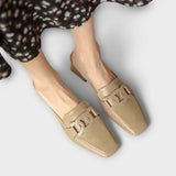 Monika – Öszvérek / Sapatos sem atacadores