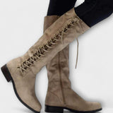 Lucía-Botins com atacadores elegáns