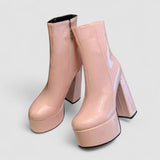 Carina – Botas szupermagas platformmal, bájjal és magabiztossággal