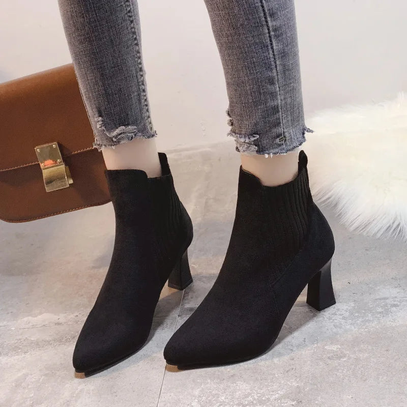 Rita–Botas a Camurça platformon