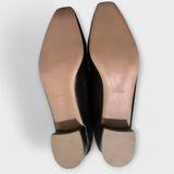 Monika – Öszvérek / Sapatos sem atacadores
