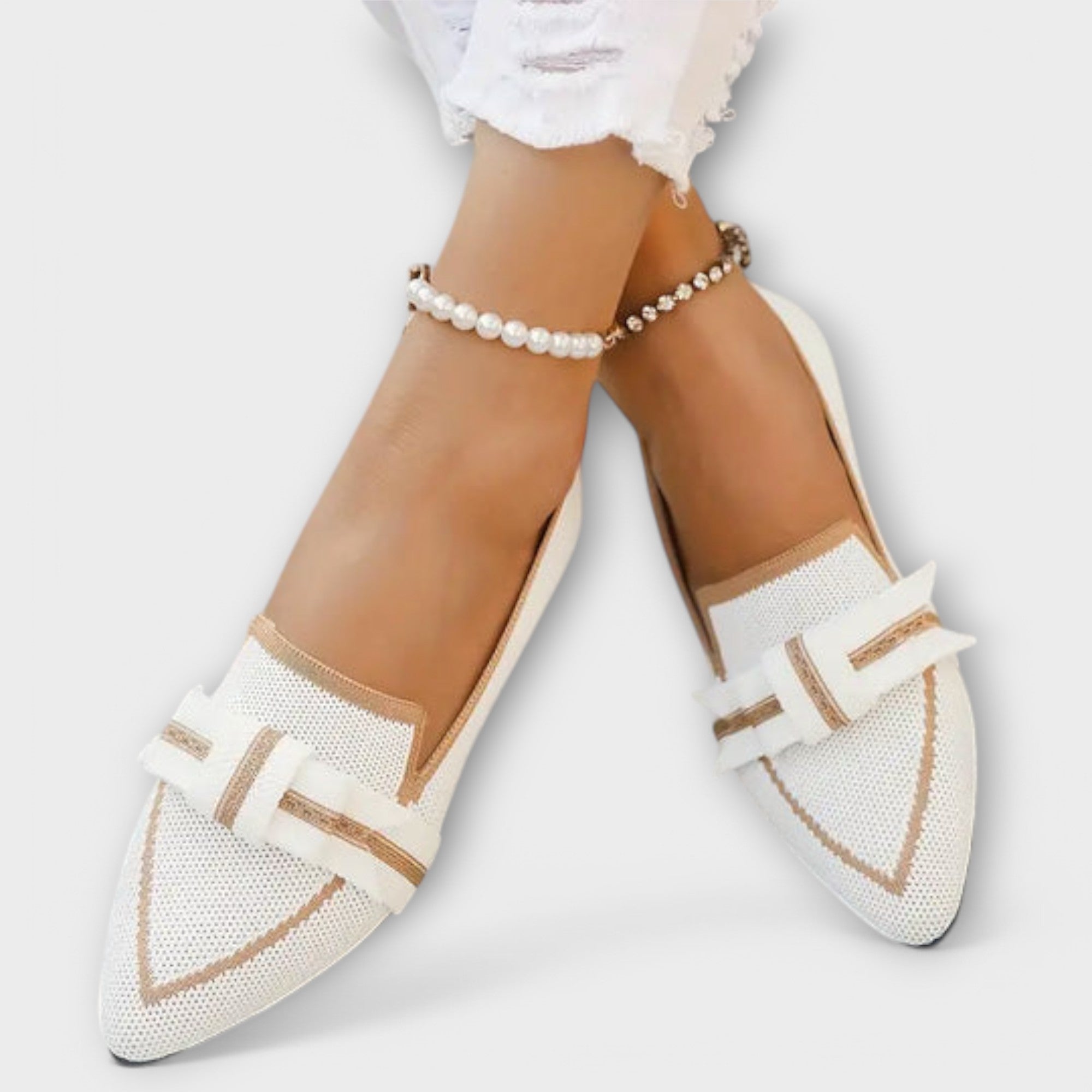 Sapatos femininos planos com design de no