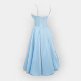 Elegáns Midi Ruha Stílusos Vonallal