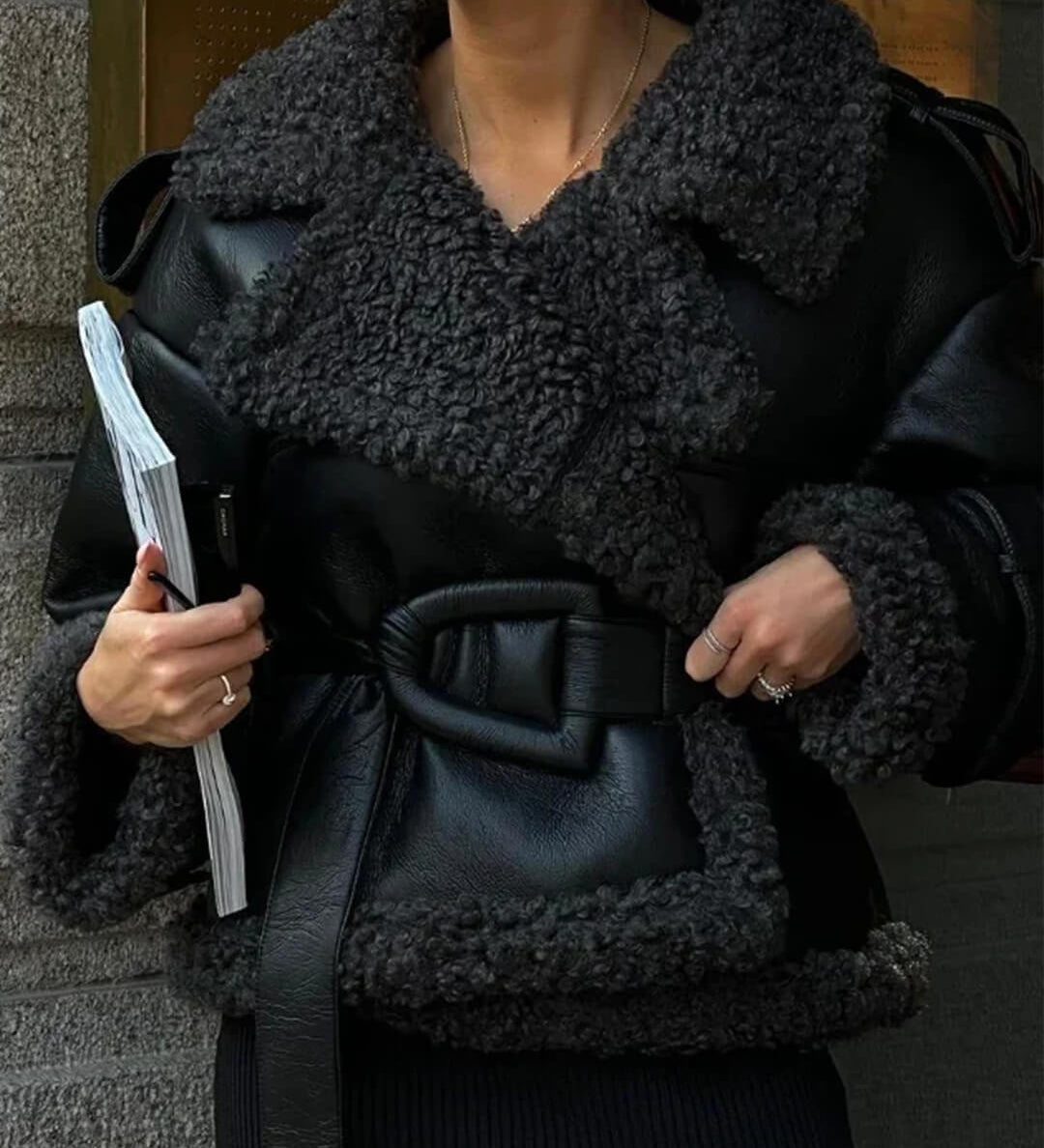 Cora Rövid Övvel Ellátott Műbőr Dzseki